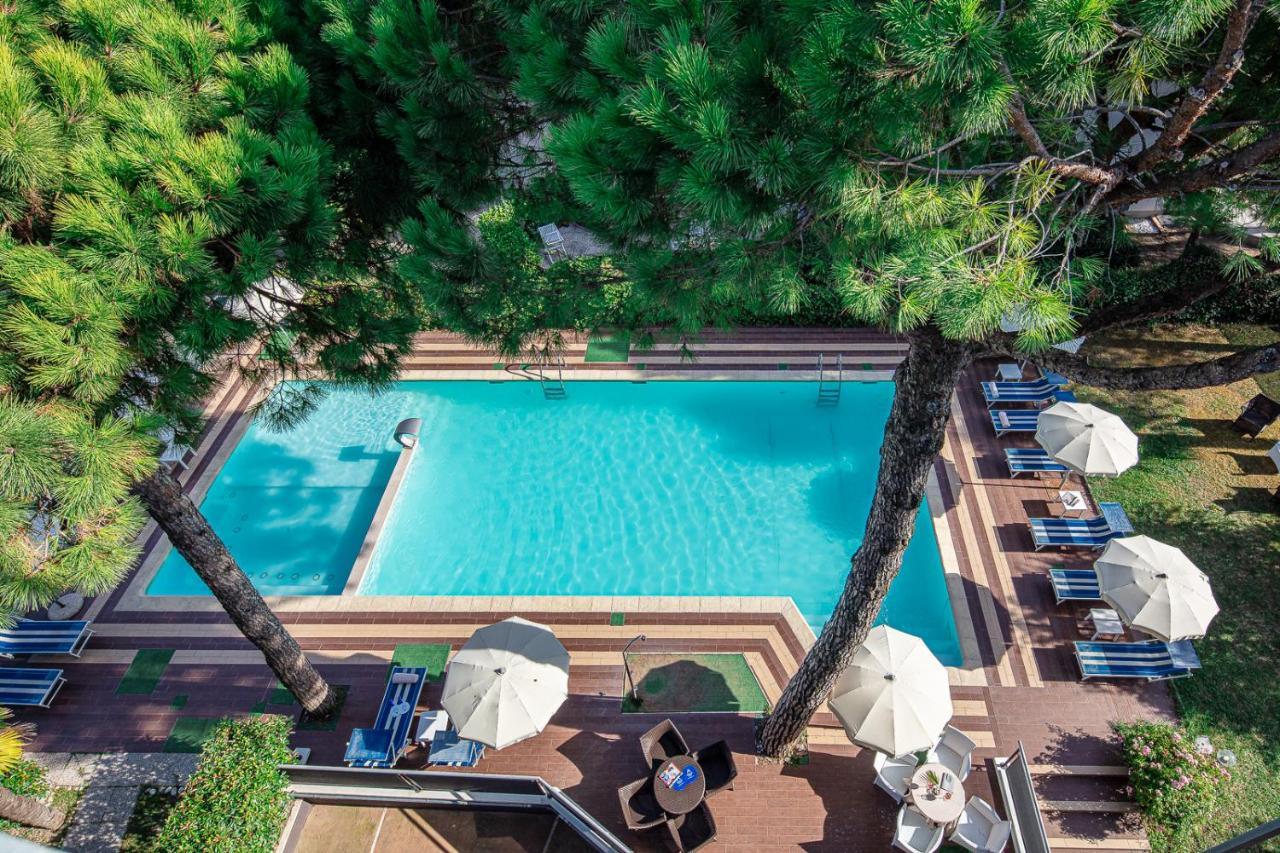 Hotel Martini Линьяно-Саббьядоро Экстерьер фото